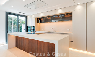 Sofisticada villa de lujo en venta en una exclusiva comunidad cerrada en la prestigiosa Milla de Oro de Marbella 775569 