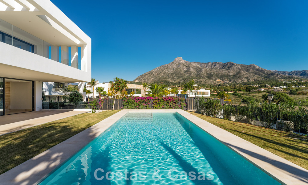 Sofisticada villa de lujo en venta en una exclusiva comunidad cerrada en la prestigiosa Milla de Oro de Marbella 775570