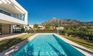 Sofisticada villa de lujo en venta en una exclusiva comunidad cerrada en la prestigiosa Milla de Oro de Marbella 775570 