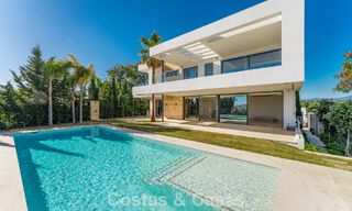 Sofisticada villa de lujo en venta en una exclusiva comunidad cerrada en la prestigiosa Milla de Oro de Marbella 775572 