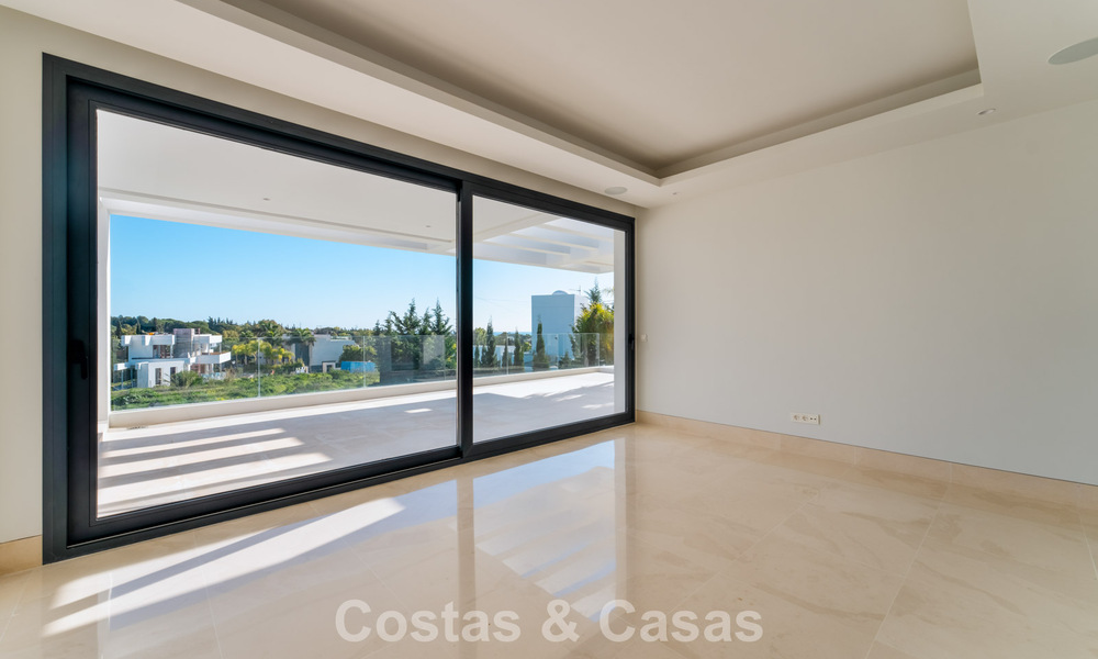 Sofisticada villa de lujo en venta en una exclusiva comunidad cerrada en la prestigiosa Milla de Oro de Marbella 775574
