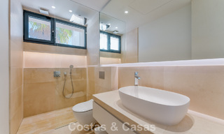 Sofisticada villa de lujo en venta en una exclusiva comunidad cerrada en la prestigiosa Milla de Oro de Marbella 775575 