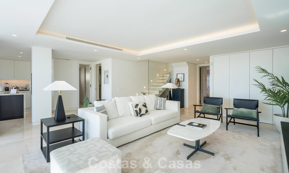 Lujoso ático dúplex reformado en venta en Puente Romano en la Milla de Oro de Marbella 775593