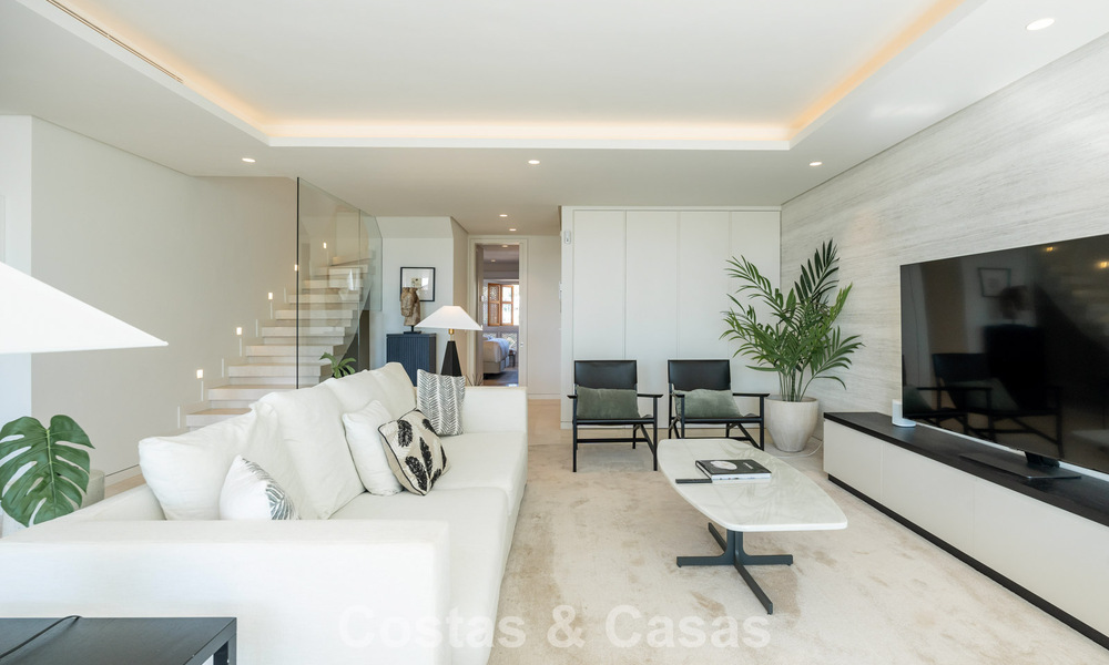 Lujoso ático dúplex reformado en venta en Puente Romano en la Milla de Oro de Marbella 775596