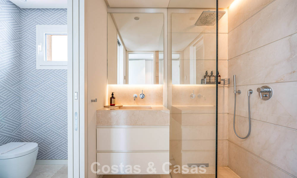 Lujoso ático dúplex reformado en venta en Puente Romano en la Milla de Oro de Marbella 775599