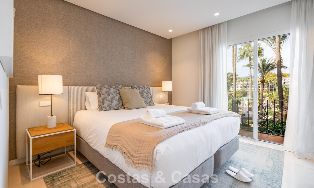 Lujoso ático dúplex reformado en venta en Puente Romano en la Milla de Oro de Marbella 775600