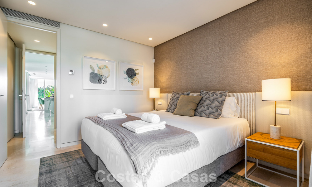 Lujoso ático dúplex reformado en venta en Puente Romano en la Milla de Oro de Marbella 775601