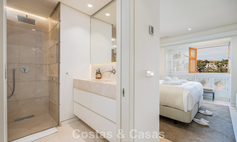 Lujoso ático dúplex reformado en venta en Puente Romano en la Milla de Oro de Marbella 775605