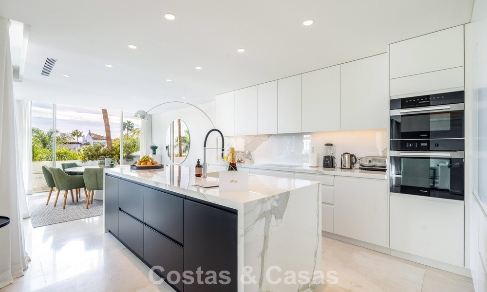 Lujoso ático dúplex reformado en venta en Puente Romano en la Milla de Oro de Marbella 775607