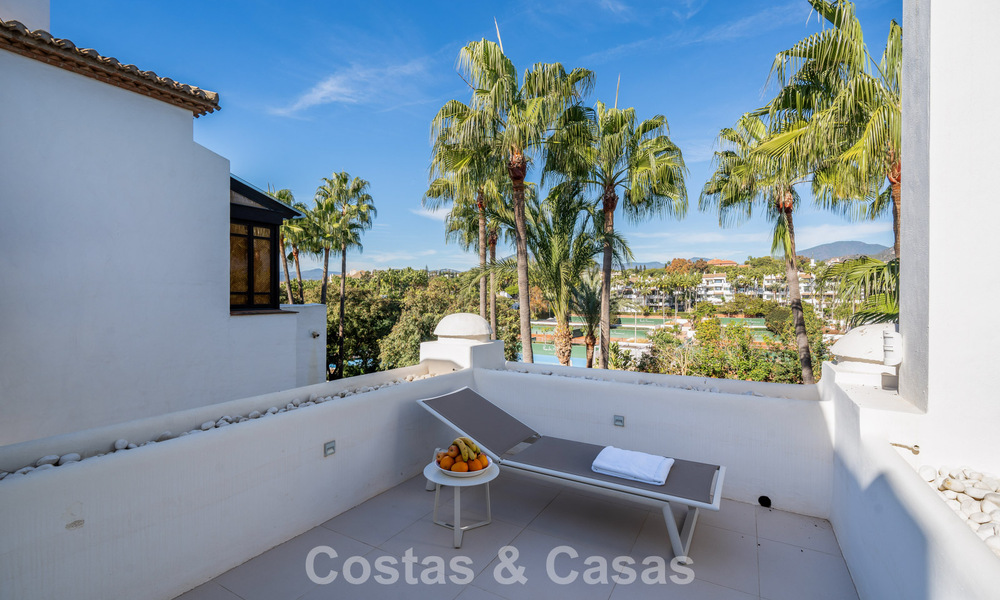 Lujoso ático dúplex reformado en venta en Puente Romano en la Milla de Oro de Marbella 775622