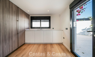 Moderna villa mediterránea con influencias contemporáneas en venta en la Milla de Oro de Marbella 775643 