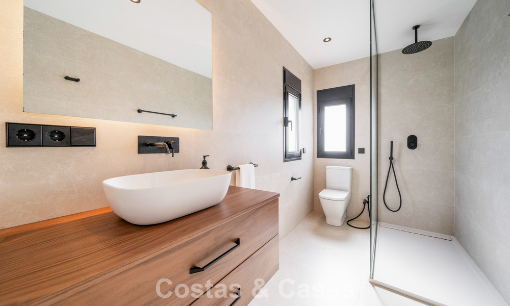 Moderna villa mediterránea con influencias contemporáneas en venta en la Milla de Oro de Marbella 775650