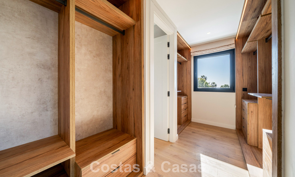 Moderna villa mediterránea con influencias contemporáneas en venta en la Milla de Oro de Marbella 775652