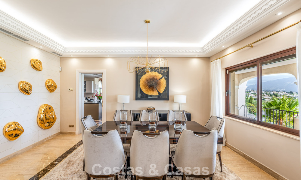 Amplia villa de lujo mediterránea con espectaculares vistas en venta en una urbanización muy solicitada en Benahavis - Marbella 775664