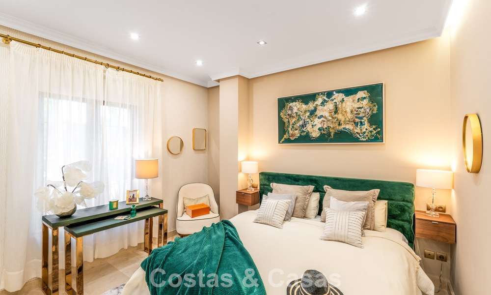 Amplia villa de lujo mediterránea con espectaculares vistas en venta en una urbanización muy solicitada en Benahavis - Marbella 775667