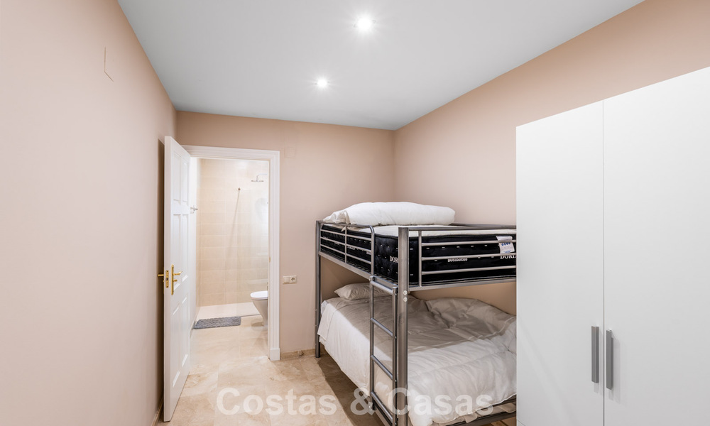 Amplia villa de lujo mediterránea con espectaculares vistas en venta en una urbanización muy solicitada en Benahavis - Marbella 775689