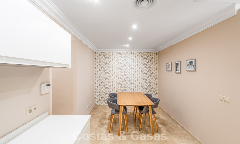 Amplia villa de lujo mediterránea con espectaculares vistas en venta en una urbanización muy solicitada en Benahavis - Marbella 775691