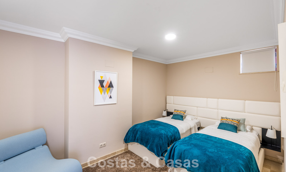 Amplia villa de lujo mediterránea con espectaculares vistas en venta en una urbanización muy solicitada en Benahavis - Marbella 775694