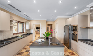 Amplia villa de lujo mediterránea con espectaculares vistas en venta en una urbanización muy solicitada en Benahavis - Marbella 775697 