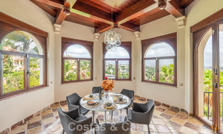 Amplia villa de lujo mediterránea con espectaculares vistas en venta en una urbanización muy solicitada en Benahavis - Marbella 775698 