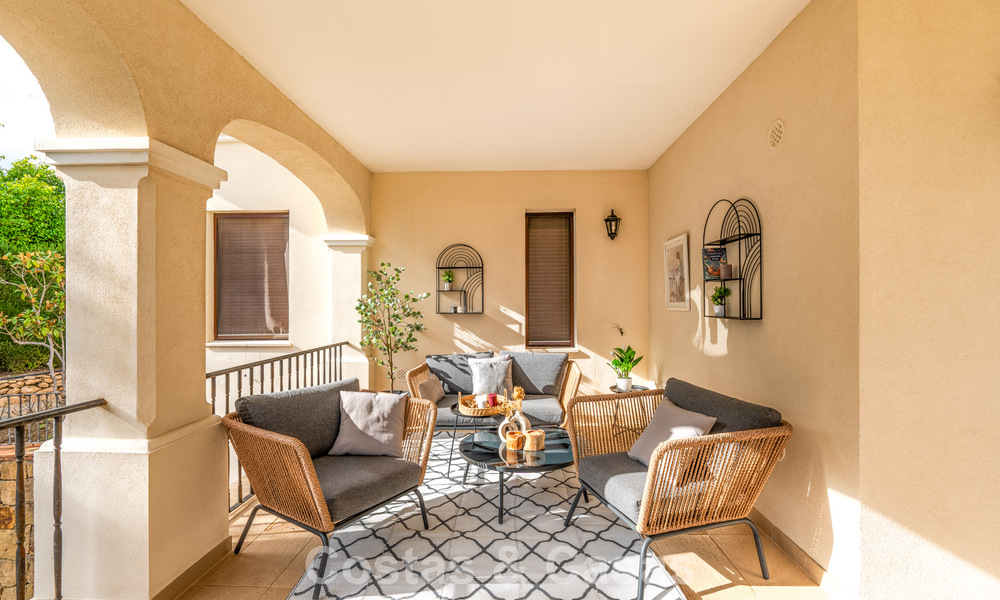 Amplia villa de lujo mediterránea con espectaculares vistas en venta en una urbanización muy solicitada en Benahavis - Marbella 775700