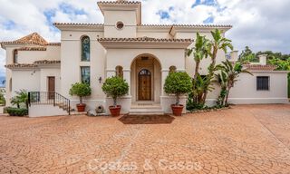 Amplia villa de lujo mediterránea con espectaculares vistas en venta en una urbanización muy solicitada en Benahavis - Marbella 775705 