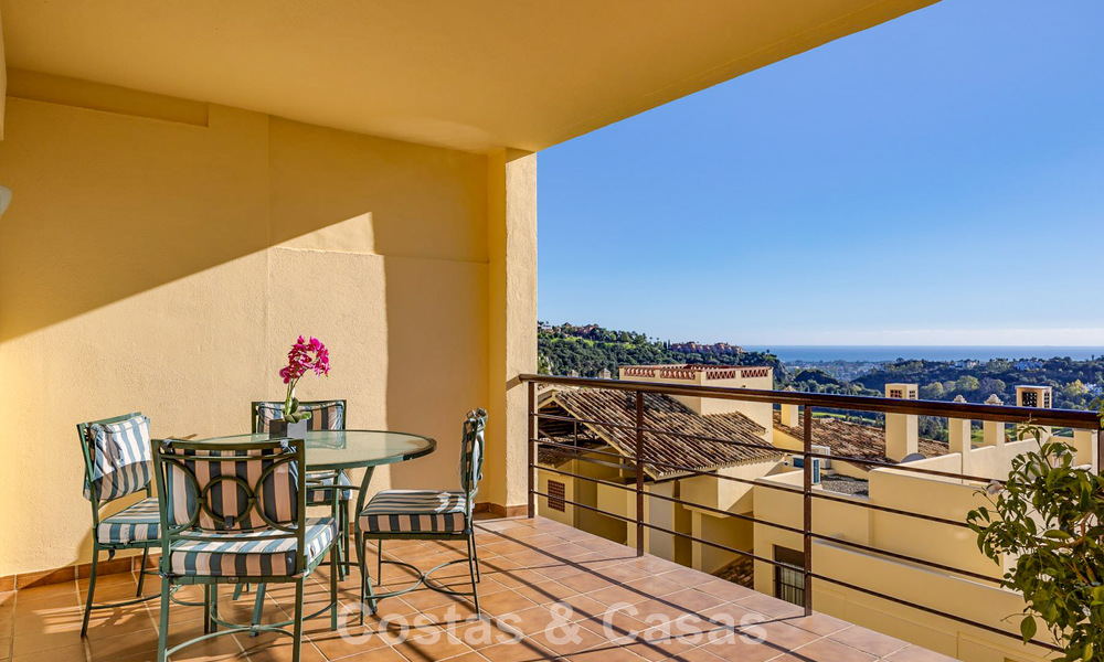 Amplio apartamento de 3 dormitorios listo para entrar a vivir en venta rodeado de campos de golf en Benahavis - Marbella 775706