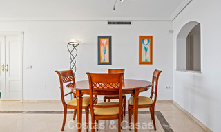 Amplio apartamento de 3 dormitorios listo para entrar a vivir en venta rodeado de campos de golf en Benahavis - Marbella 775709 