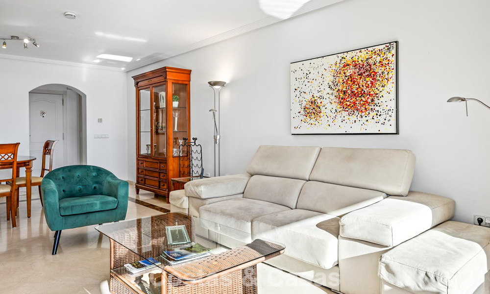 Amplio apartamento de 3 dormitorios listo para entrar a vivir en venta rodeado de campos de golf en Benahavis - Marbella 775712