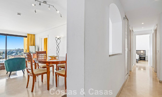 Amplio apartamento de 3 dormitorios listo para entrar a vivir en venta rodeado de campos de golf en Benahavis - Marbella 775713 