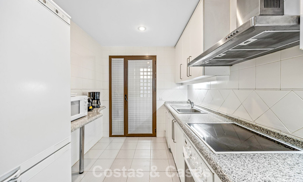 Amplio apartamento de 3 dormitorios listo para entrar a vivir en venta rodeado de campos de golf en Benahavis - Marbella 775714