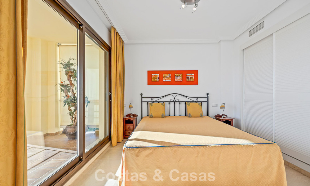 Amplio apartamento de 3 dormitorios listo para entrar a vivir en venta rodeado de campos de golf en Benahavis - Marbella 775715