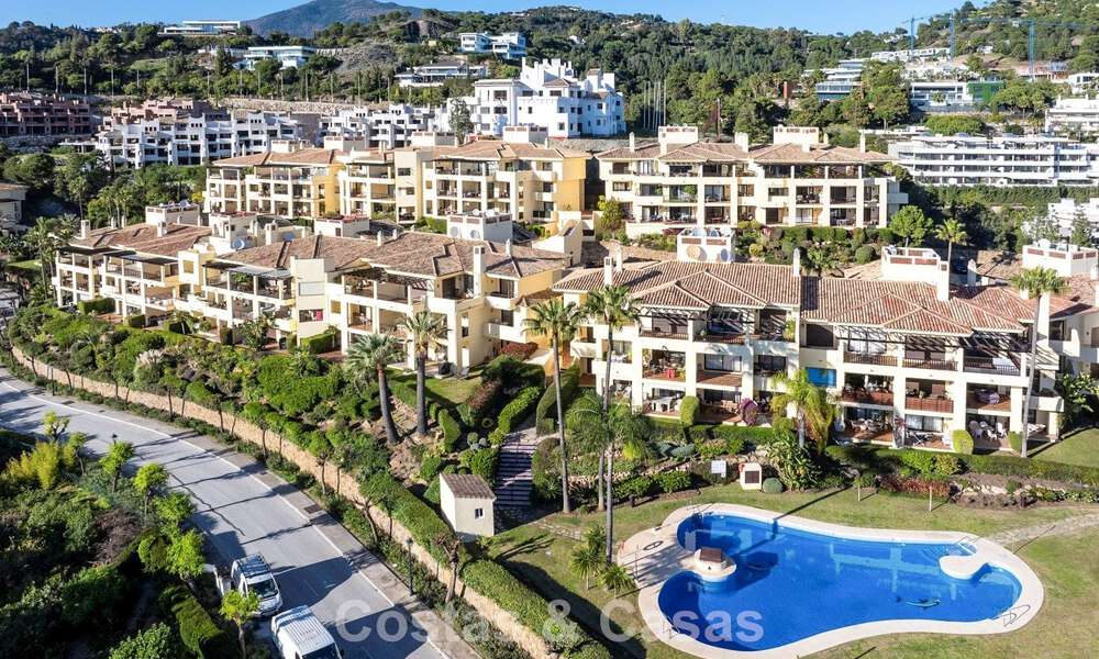 Amplio apartamento de 3 dormitorios listo para entrar a vivir en venta rodeado de campos de golf en Benahavis - Marbella 775723