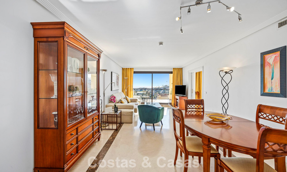 Amplio apartamento de 3 dormitorios listo para entrar a vivir en venta rodeado de campos de golf en Benahavis - Marbella 775726