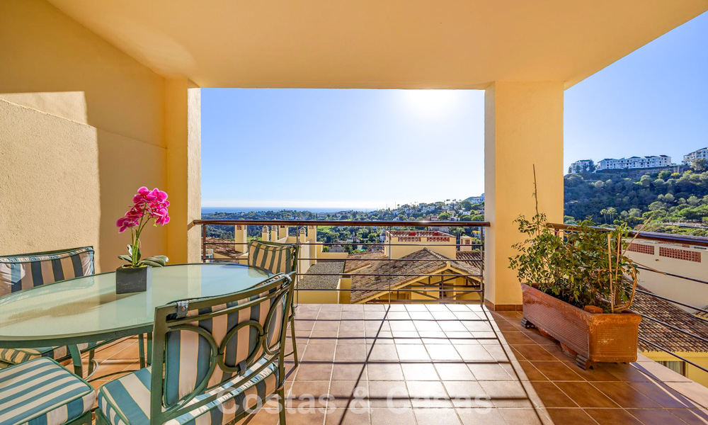 Amplio apartamento de 3 dormitorios listo para entrar a vivir en venta rodeado de campos de golf en Benahavis - Marbella 775727