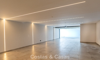 Villa de lujo moderna nueva en venta en una destacada comunidad cerrada de Sotogrande, Costa del Sol 775728 