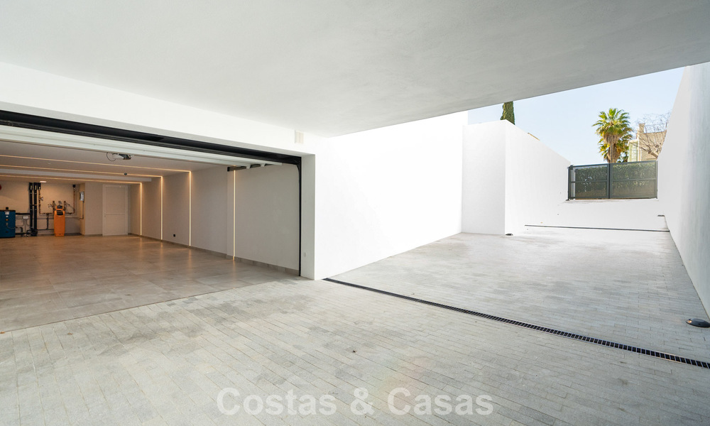 Villa de lujo moderna nueva en venta en una destacada comunidad cerrada de Sotogrande, Costa del Sol 775729