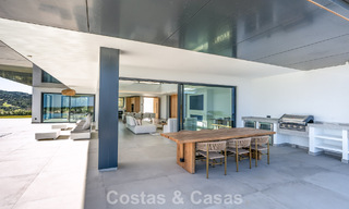 Villa de lujo moderna nueva en venta en una destacada comunidad cerrada de Sotogrande, Costa del Sol 775740 