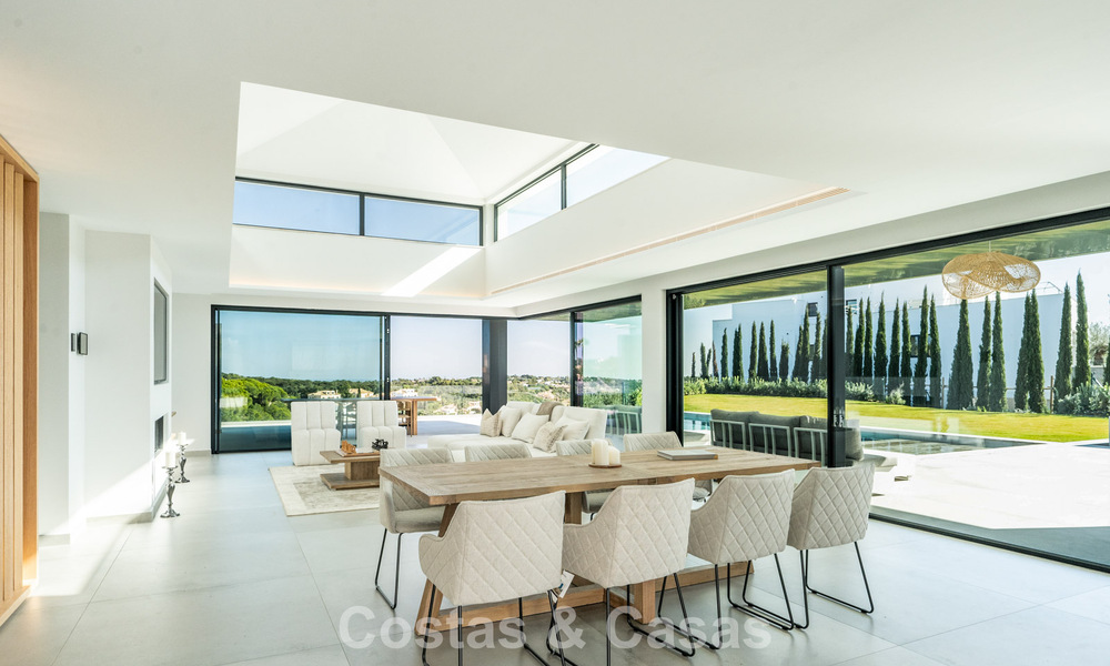 Villa de lujo moderna nueva en venta en una destacada comunidad cerrada de Sotogrande, Costa del Sol 775747