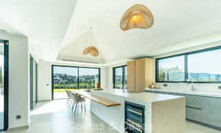 Villa de lujo moderna nueva en venta en una destacada comunidad cerrada de Sotogrande, Costa del Sol 775748 