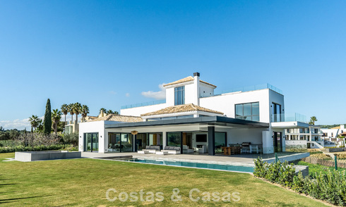 Villa de lujo moderna nueva en venta en una destacada comunidad cerrada de Sotogrande, Costa del Sol 775753