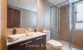 Ático contemporáneo con gran solárium en venta en un complejo moderno en San Pedro, Marbella 775783 