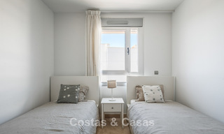 Ático contemporáneo con gran solárium en venta en un complejo moderno en San Pedro, Marbella 775784 