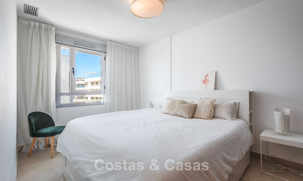 Ático contemporáneo con gran solárium en venta en un complejo moderno en San Pedro, Marbella 775785