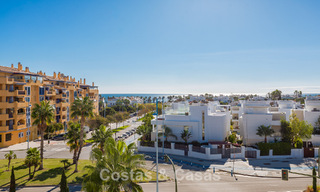 Ático contemporáneo con gran solárium en venta en un complejo moderno en San Pedro, Marbella 775800 