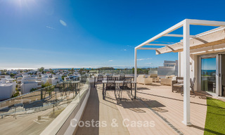 Ático contemporáneo con gran solárium en venta en un complejo moderno en San Pedro, Marbella 775803 