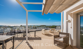 Ático contemporáneo con gran solárium en venta en un complejo moderno en San Pedro, Marbella 775804 