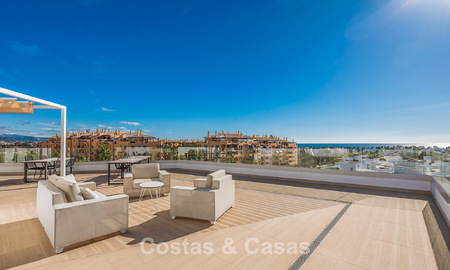 Ático contemporáneo con gran solárium en venta en un complejo moderno en San Pedro, Marbella 775807