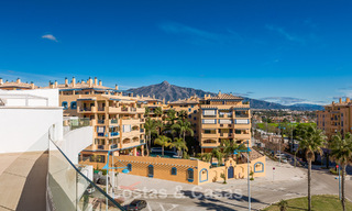 Ático contemporáneo con gran solárium en venta en un complejo moderno en San Pedro, Marbella 775812 