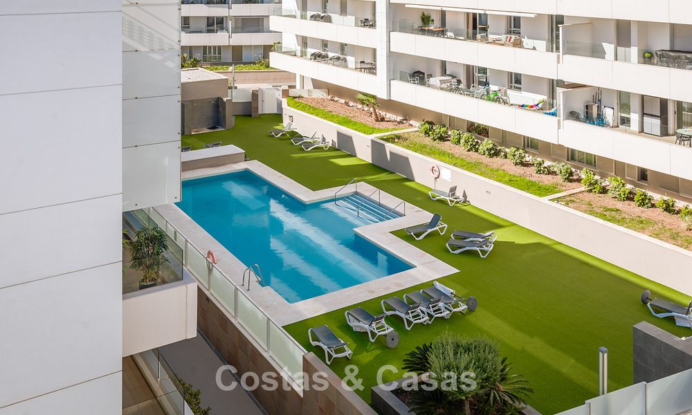 Ático contemporáneo con gran solárium en venta en un complejo moderno en San Pedro, Marbella 775813